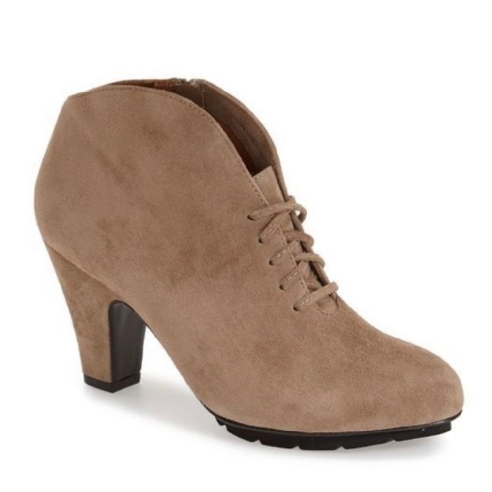 L’AMOUR DES PIEDS FLORRIE SUEDE BOOTIES, Tan, Size 7.5